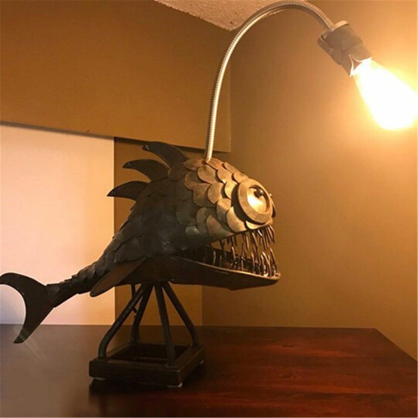 Lampe de Bureau Industrielle Poisson-Lanterne - Style Industriel.co